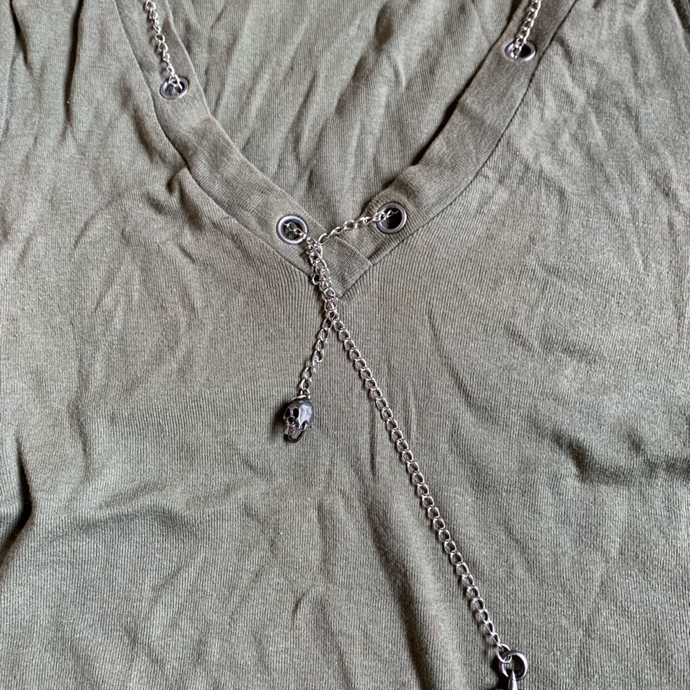 Women’s F A N G cap sleeve skull and cross top rare